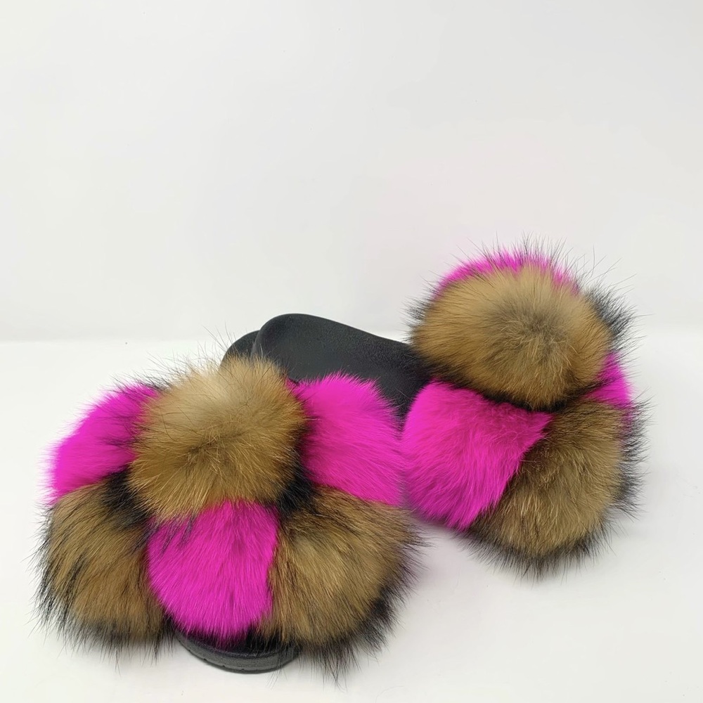 Pom Pom fox fur slides